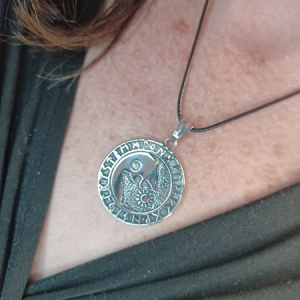 Collier Skall, Hati et rune photo du collier porté