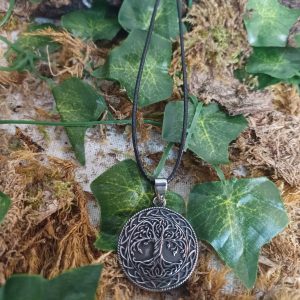 Collier Ygddrasil avec nœud celtique photo du collier